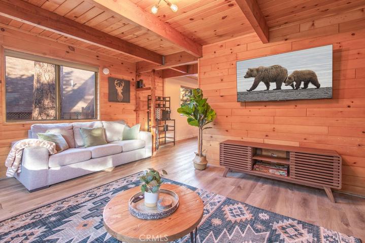693 Holmes Lane, Sugarloaf, California 92386