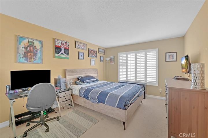 Large Bedroom 2
