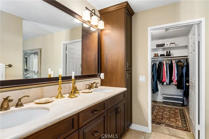 26 Lakeshore Unit 17, Irvine, California 92604
