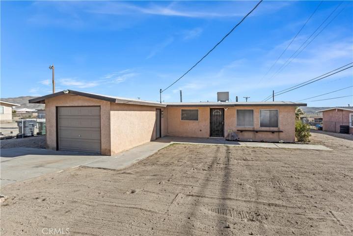 1379 Riverside Drive, Barstow, California 92311