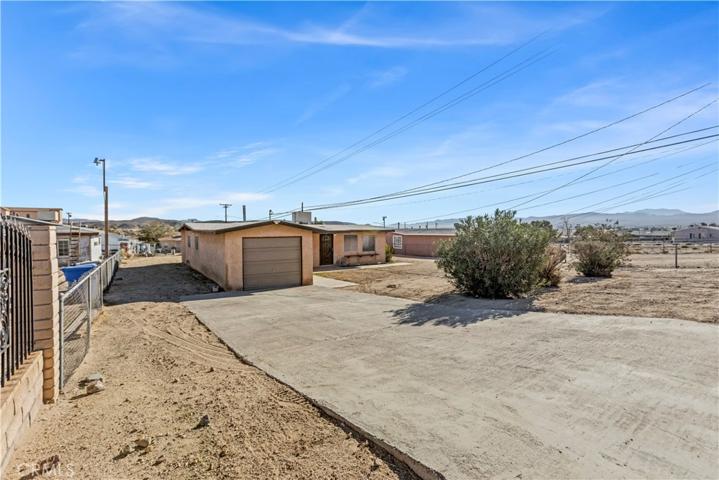 1379 Riverside Drive, Barstow, California 92311