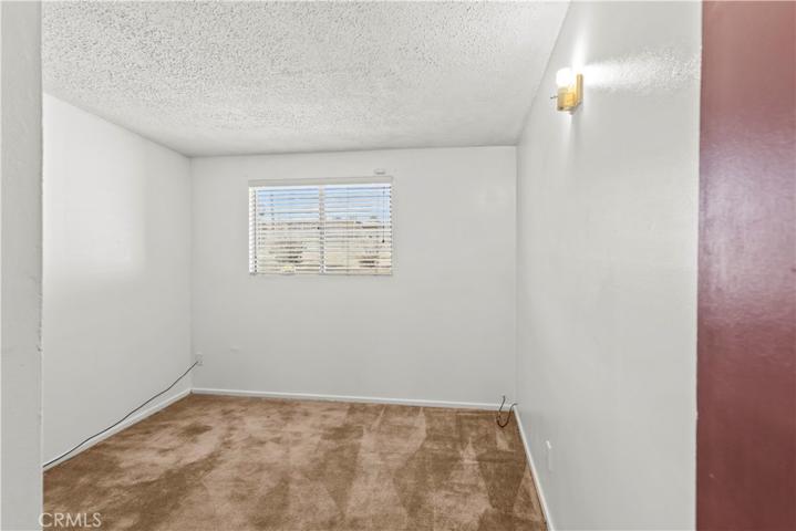 1379 Riverside Drive, Barstow, California 92311