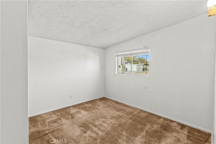 1379 Riverside Drive, Barstow, California 92311