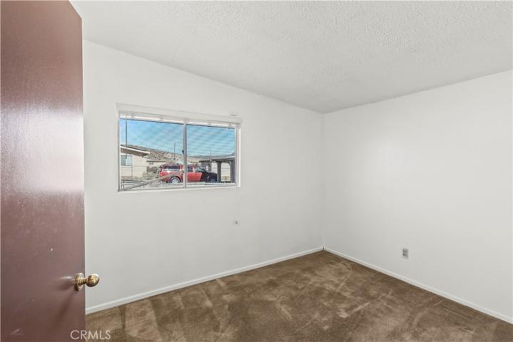 1379 Riverside Drive, Barstow, California 92311