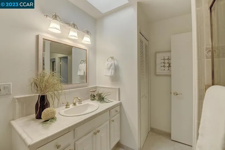 1300 Canyonwood Ct Unit 11, Walnut Creek, California 94595