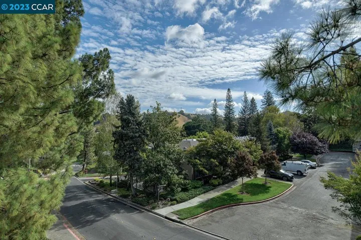 1300 Canyonwood Ct Unit 11, Walnut Creek, California 94595