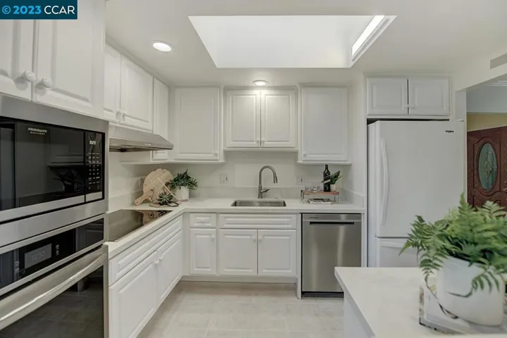 1300 Canyonwood Ct Unit 11, Walnut Creek, California 94595
