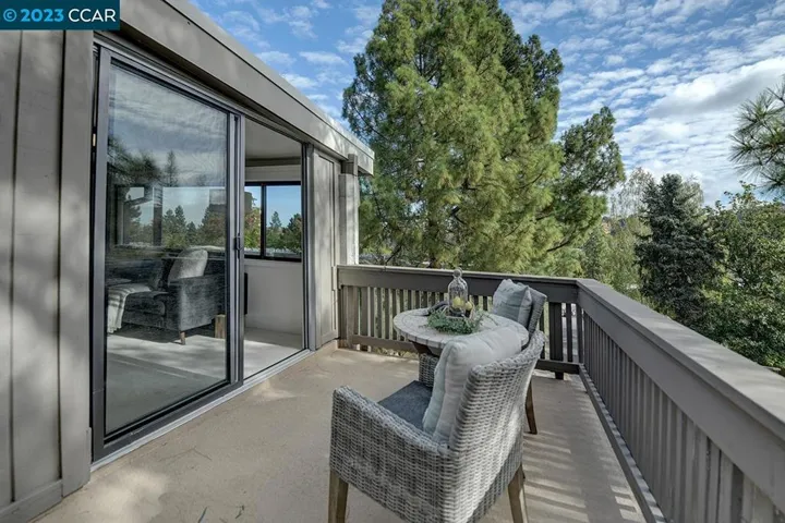 1300 Canyonwood Ct Unit 11, Walnut Creek, California 94595