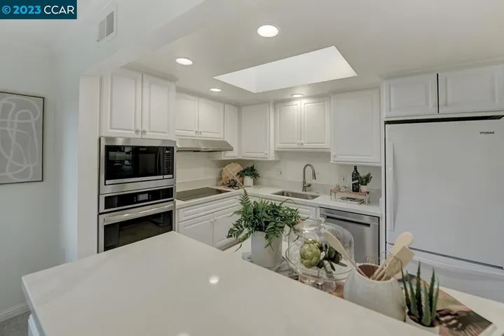 1300 Canyonwood Ct Unit 11, Walnut Creek, California 94595