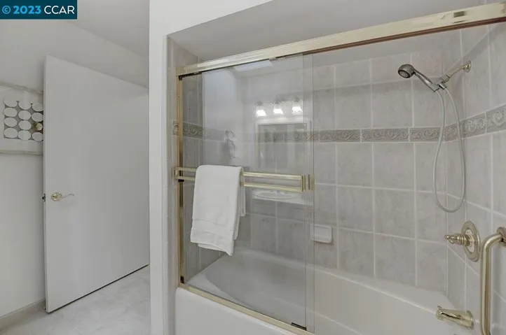 1300 Canyonwood Ct Unit 11, Walnut Creek, California 94595