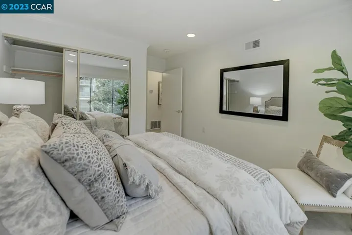 1300 Canyonwood Ct Unit 11, Walnut Creek, California 94595