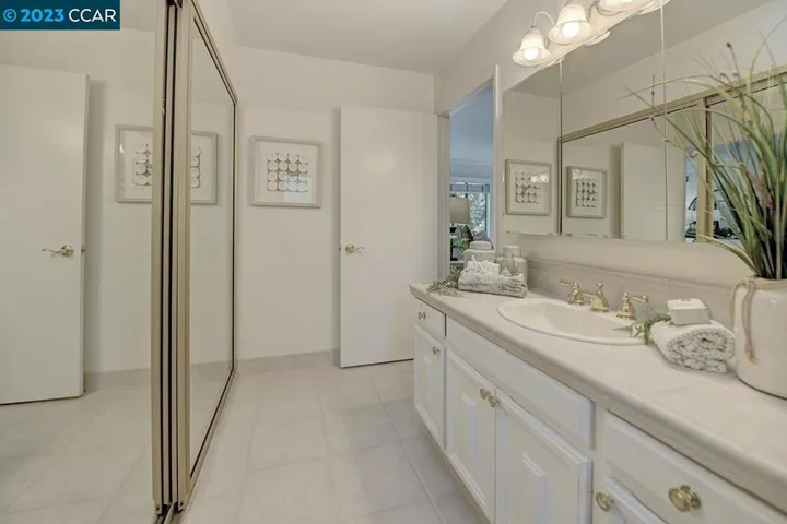 1300 Canyonwood Ct Unit 11, Walnut Creek, California 94595
