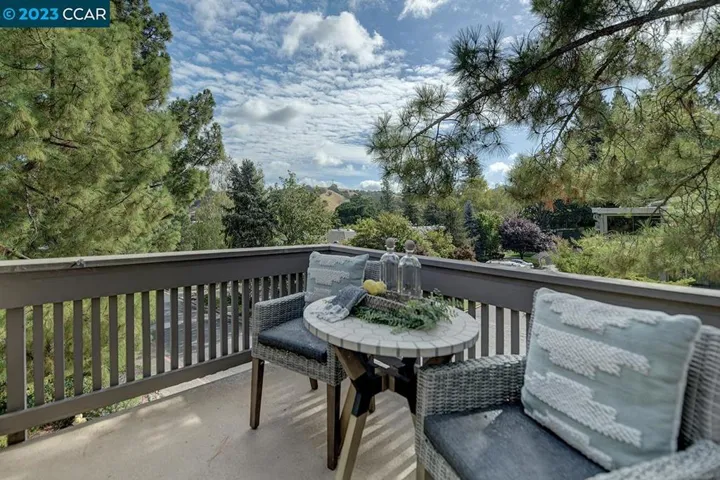 1300 Canyonwood Ct Unit 11, Walnut Creek, California 94595