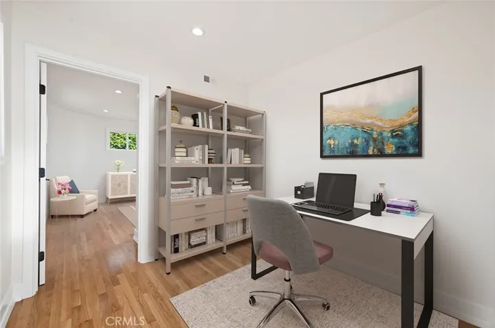 office space on top floor
*virtually staged