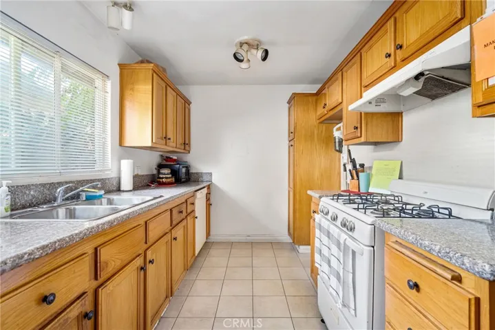 7732 Friends Avenue, Whittier, California 90602