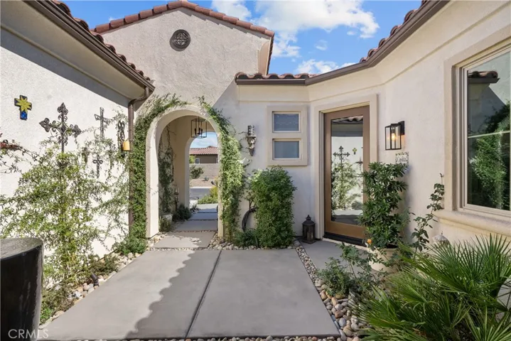 Separate private entrance for guest bedroom in addition to access from inside of house.