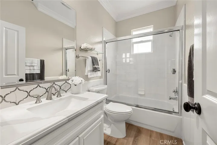 Ensuite bathroom for Blue Bedroom shown