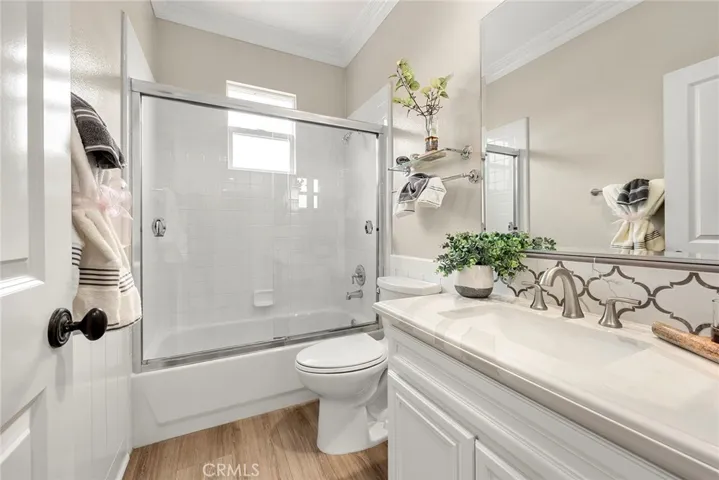 Upstairs full bathroom