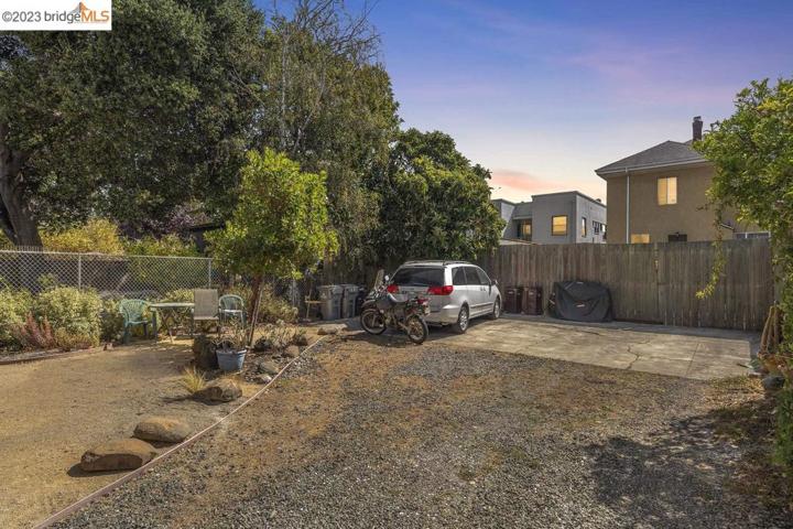 1071 57th St, Oakland, California 94608