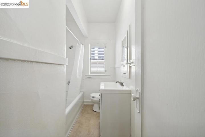 1071 57th St, Oakland, California 94608