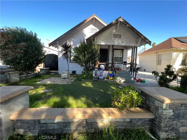 215 E Ellis Street, Long Beach, California 90805