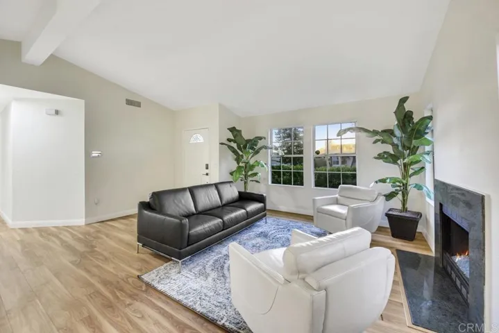 2114 Fiori Drive, Vista, California 92084