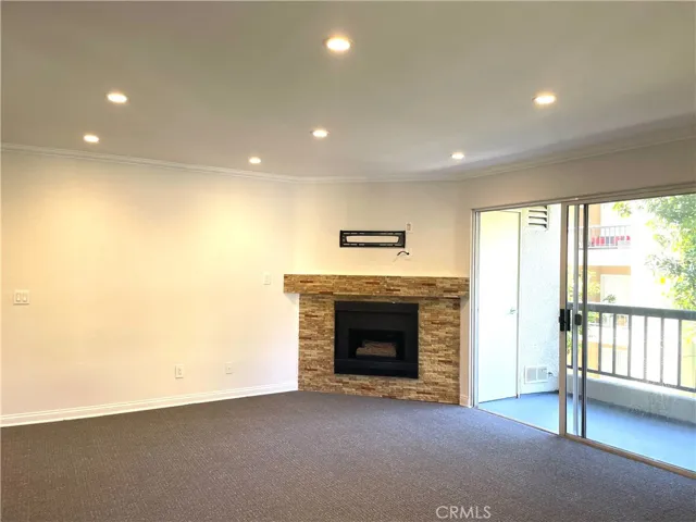 Living room/Fireplace