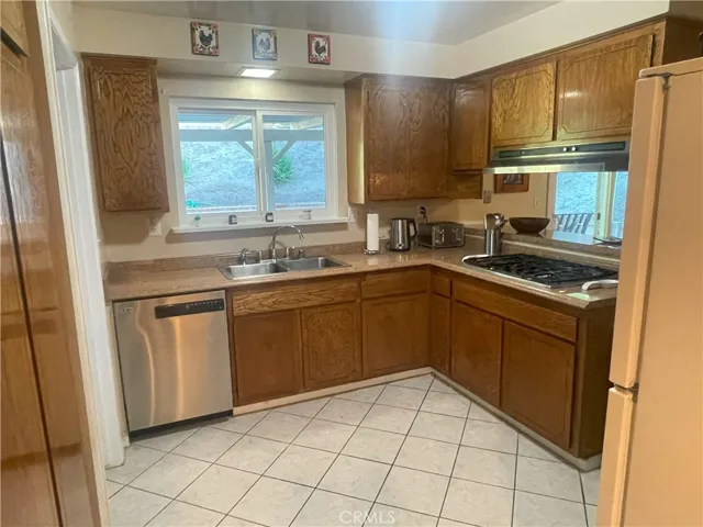 23529 Daisetta Drive, Newhall, California 91321