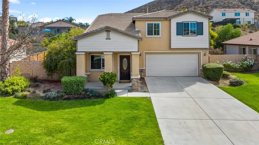 Manicured Front Yard