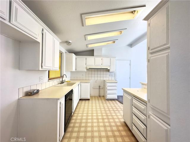 12285 Golden View Road, Pinon Hills, California 92372