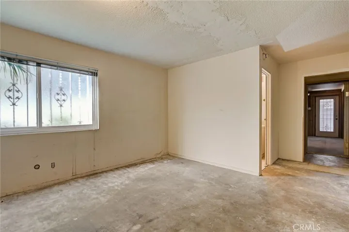 See Virtual Staging-Previous Photo