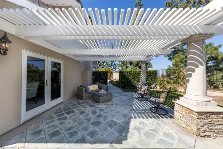 Patio cover with diamond concrete.