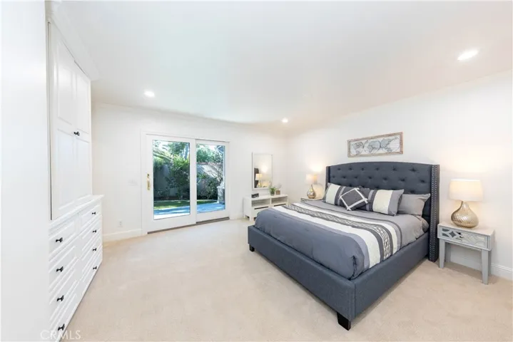 Downstairs bedroom.
