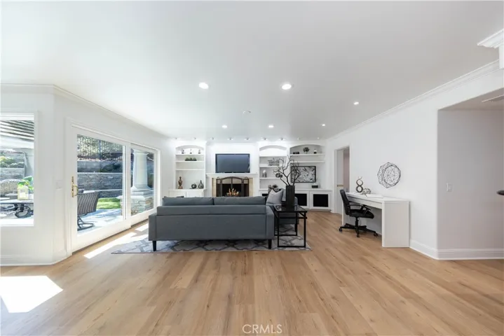 New wood like vinyl flooring.