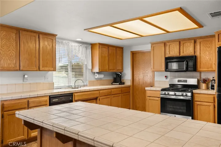 15867 Muscatel Street, Hesperia, California 92345