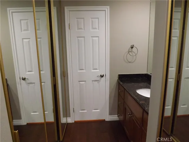 Dressing/vanity