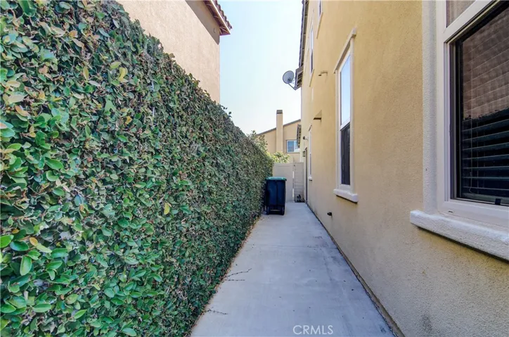 Side walkway