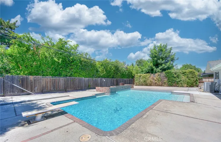 6129 N Colonial Avenue, Fresno, California 93704
