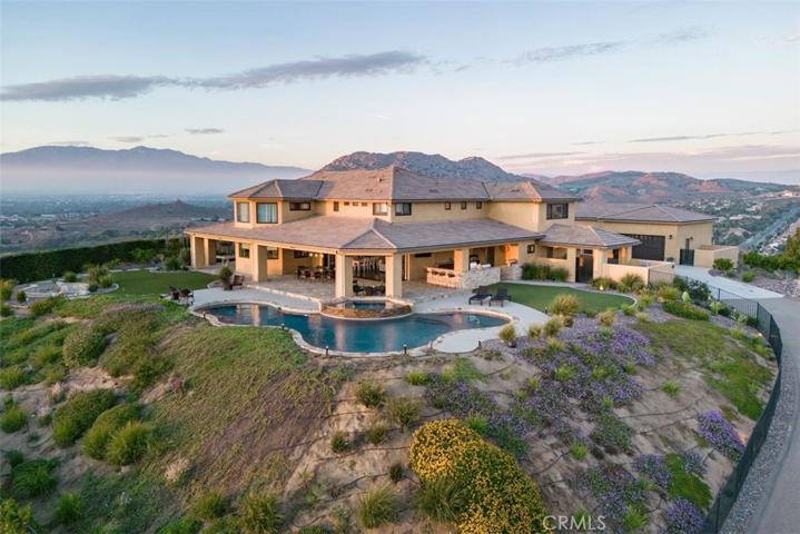 1045 Aquino Circle, Corona, California 92879