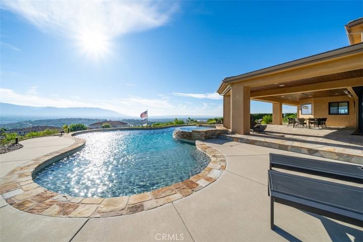 1045 Aquino Circle, Corona, California 92879