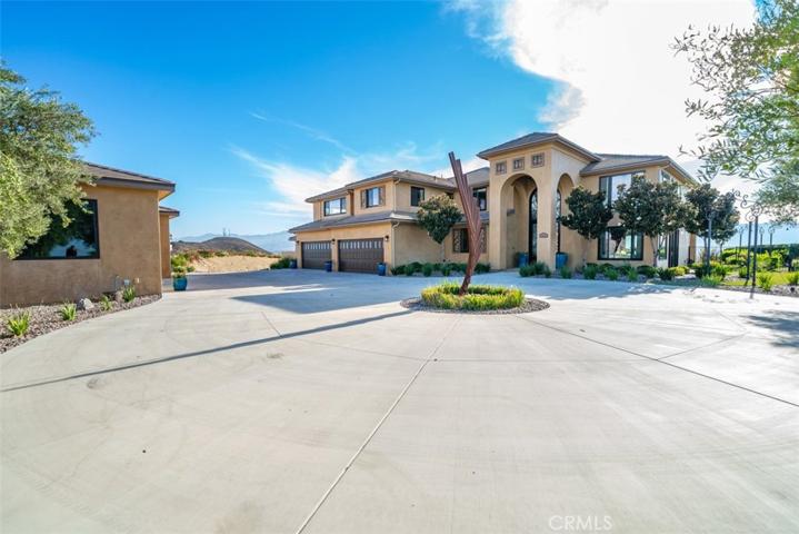 1045 Aquino Circle, Corona, California 92879