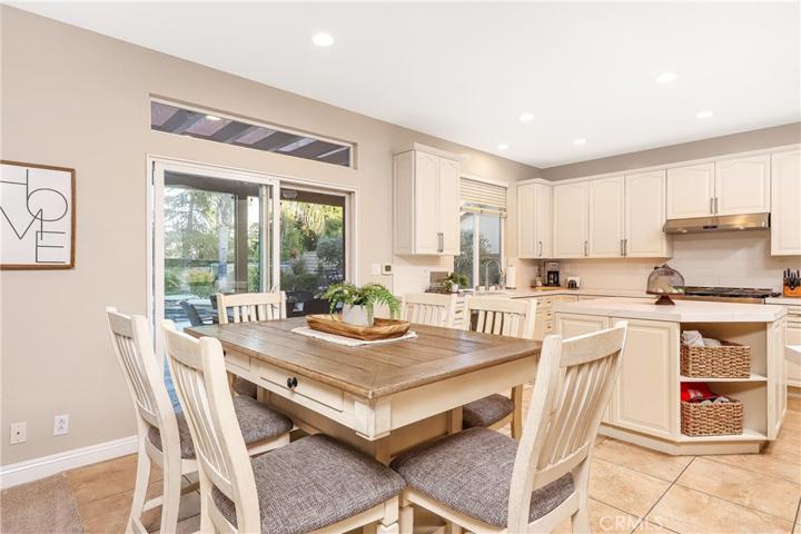 Kitchen eating area