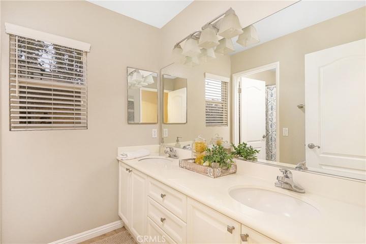 Upstairs Secondary bath
