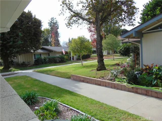 Gorgeous Park like setting, quiet area away from streets and freeway noise