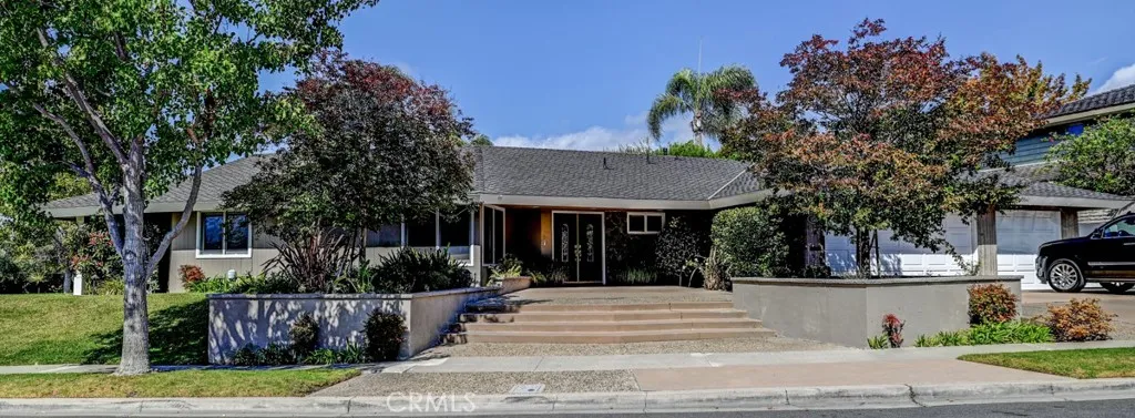 1321 Hampshire Circle, Newport Beach, California 92660