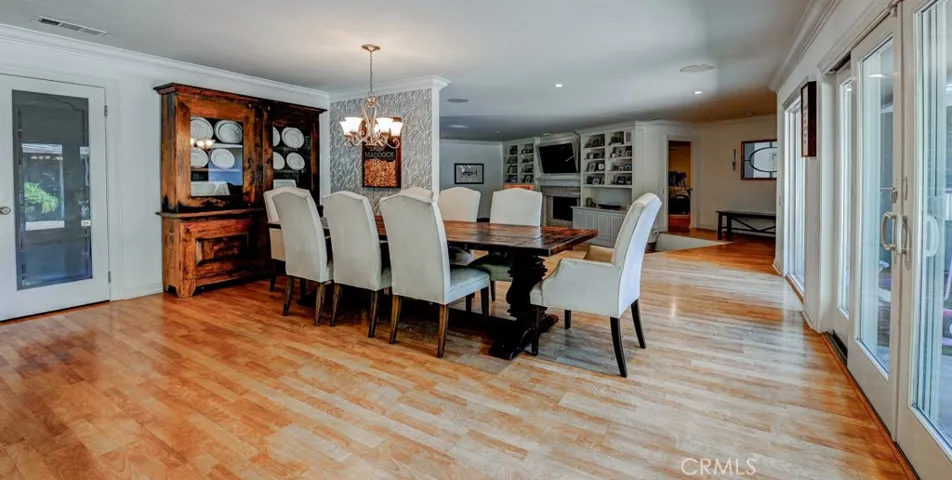 Dining off of the kitchen.