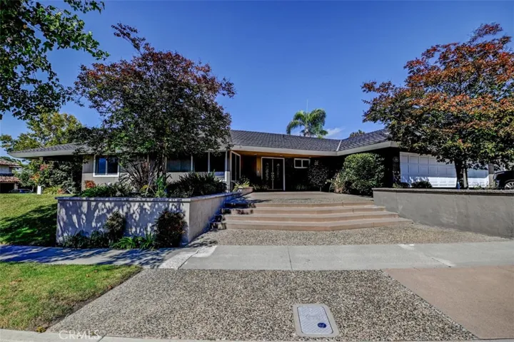 1321 Hampshire Circle, Newport Beach, California 92660