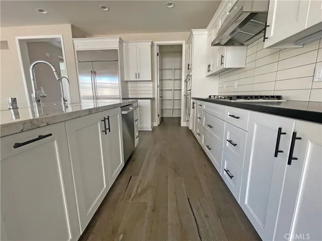 2476 Rondell, Camarillo, California 93012