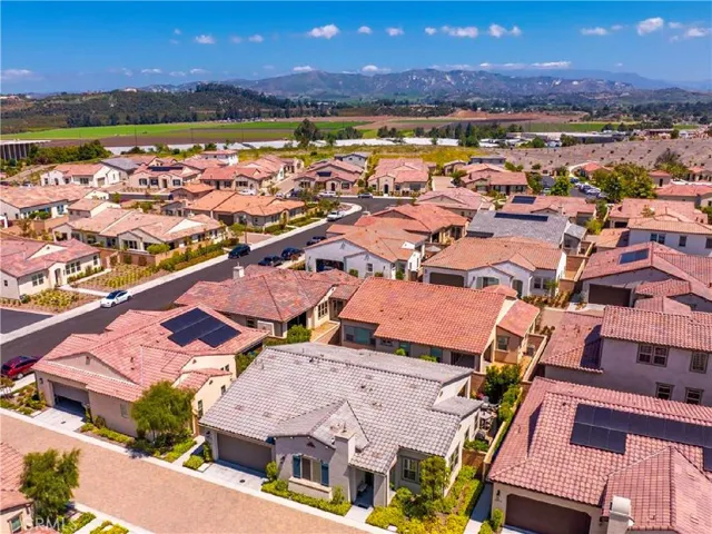 2476 Rondell, Camarillo, California 93012