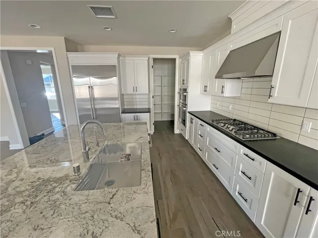 2476 Rondell, Camarillo, California 93012